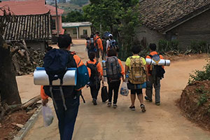 我公司員工積極參與貧困山區(qū)獻(xiàn)愛心活動(dòng) 我公司員工積極參與貧困山區(qū)獻(xiàn)愛心活動(dòng)