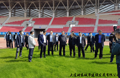 為承辦好足球相關賽事 大連普灣體育場、大連市青少年足球訓練基地 積極進行升級改造工作 為承辦好足球相關賽事 大連普灣體育場、大連市青少年足球訓練基地 積極進行升級改造工作